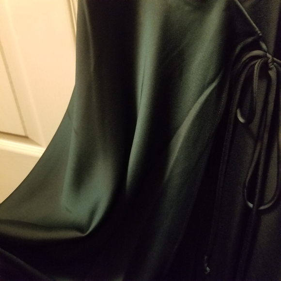 Gorgeous hunter emerand green wrap dress - Picture 8 of 11